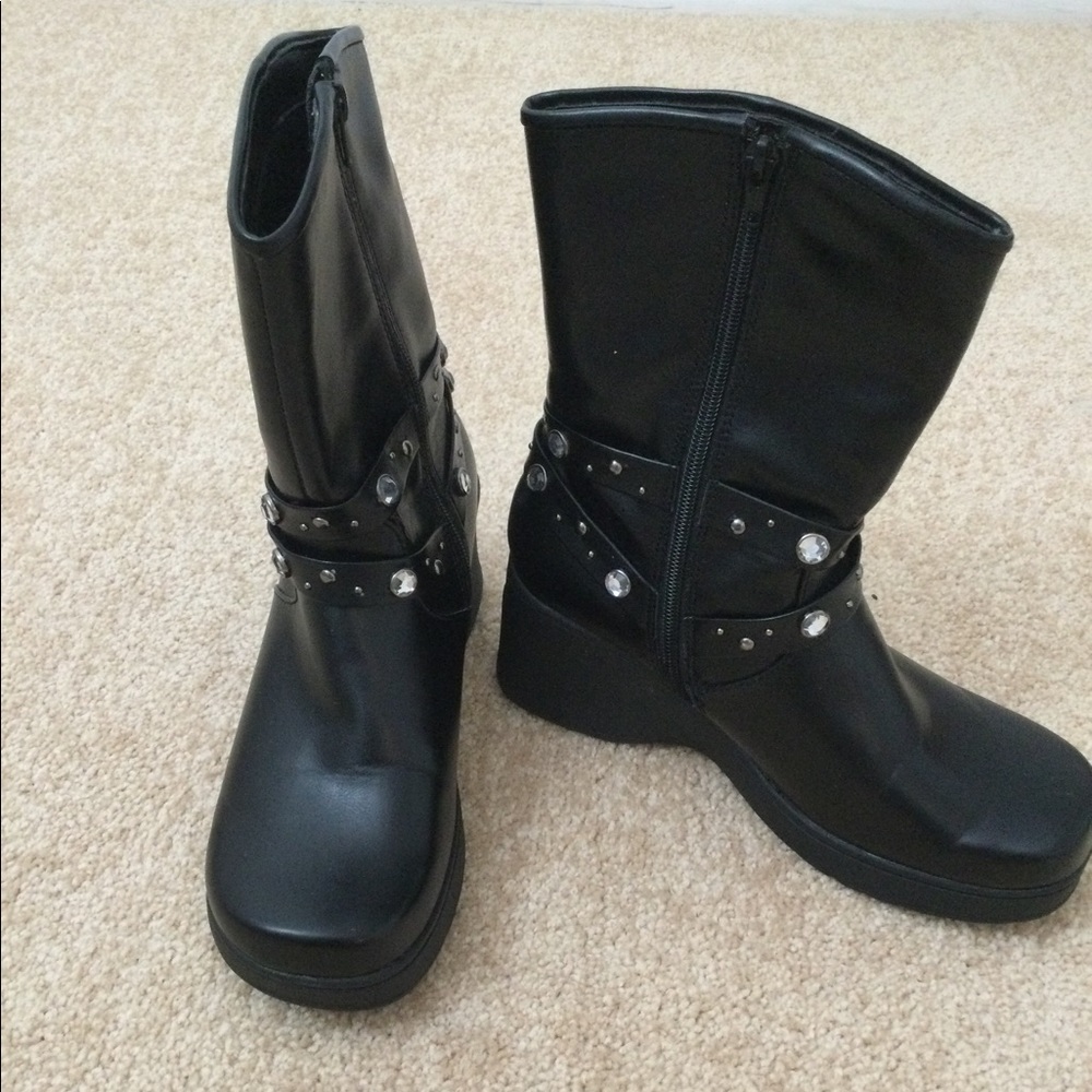 NO BOUNDARIES VINTAGE PLATFORM BLACK BUCKLE BOOTS 9
